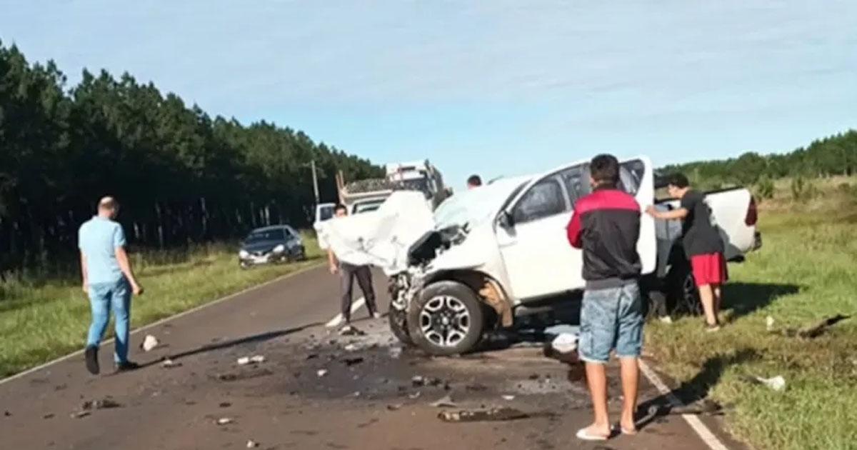 Cuatro personas murieron en un violento choque entre dos camionetas 
