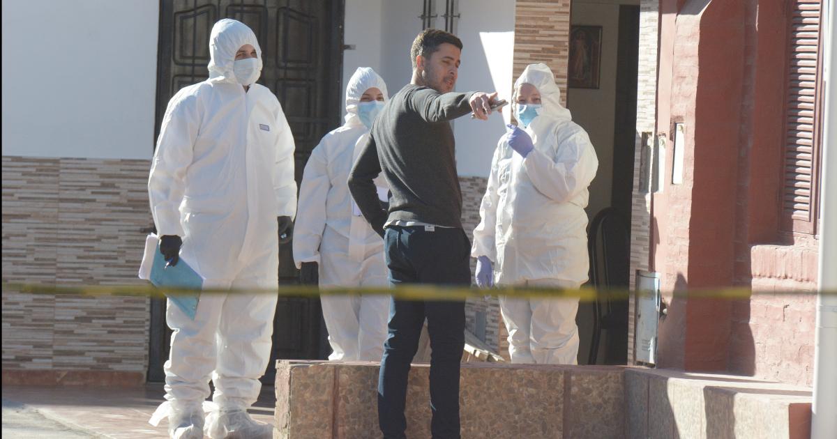 BATERÍA DE PERICIAS- Todavía los expertos trabajan con huellas anlisis de sangre fotos y mediciones de distancias El imputado fue excarcelado pero la investigación prosigue