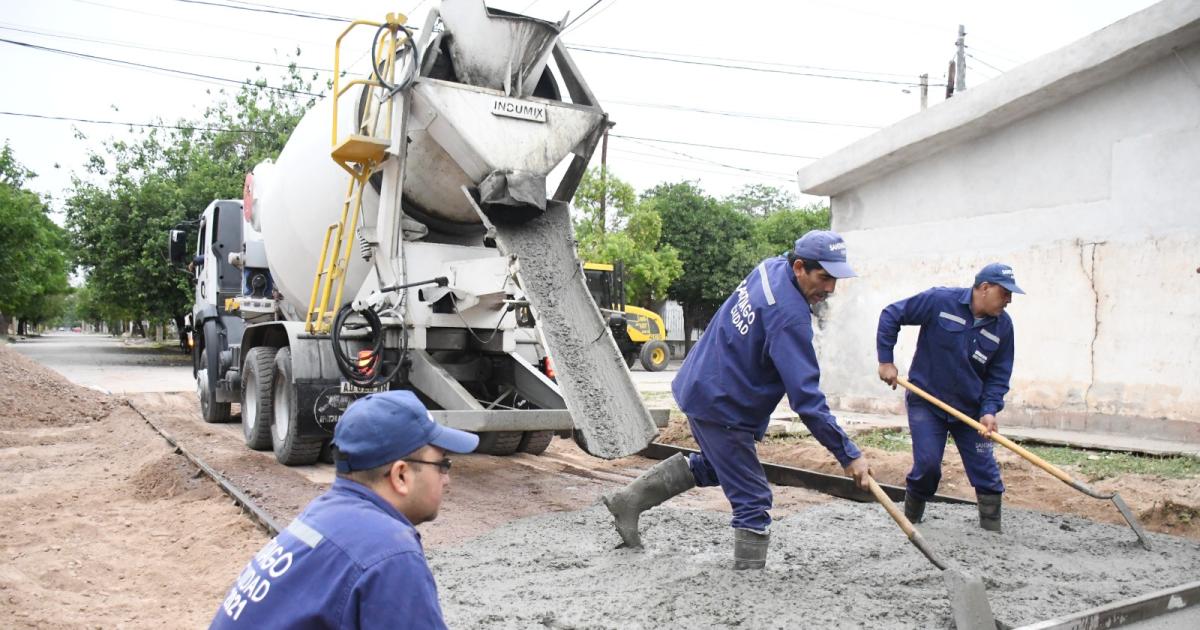 Avanza el plan de mantenimiento vial- el municipio reparoacute calles con hormigoacuten en distintos barrios de la ciudad