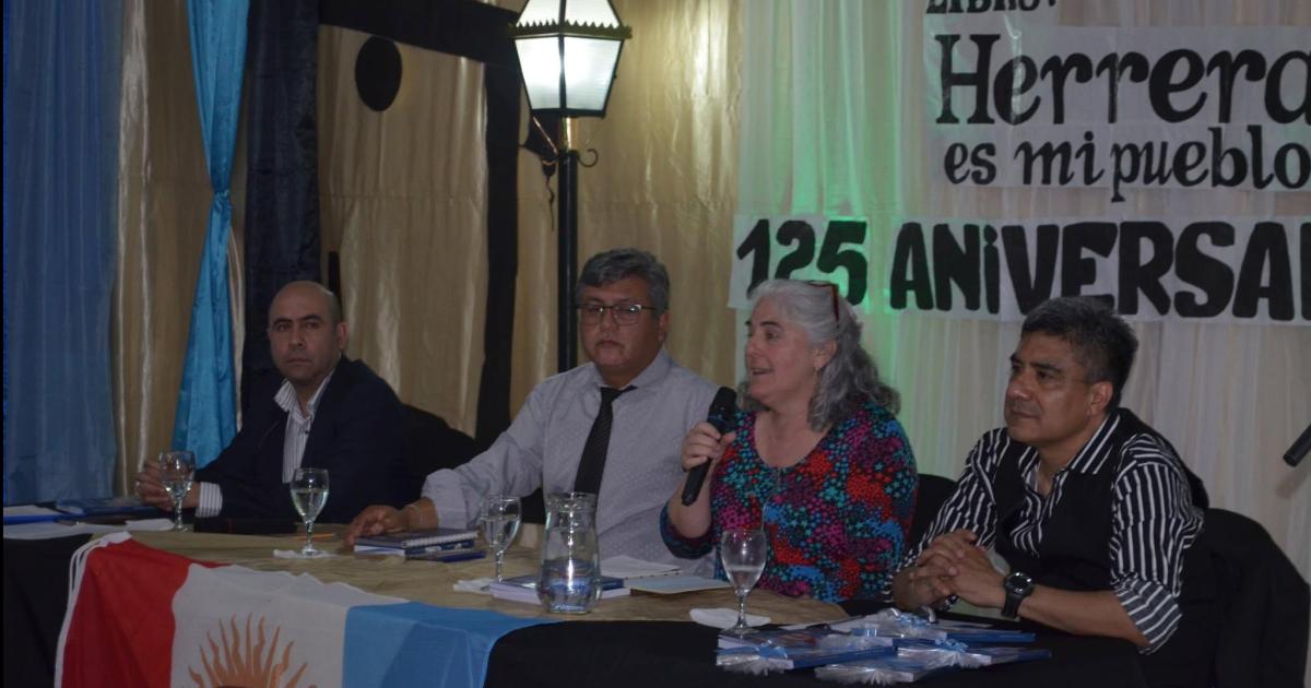 Presentaron el libro Herrera es mi Pueblo de Fabiaacuten Fuentes