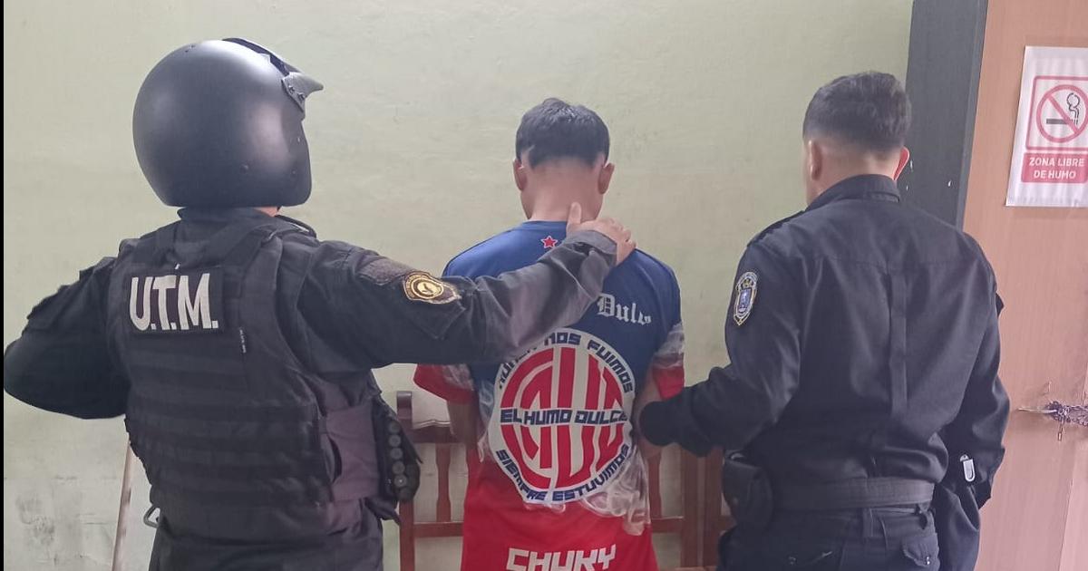 Cayoacute el ladroacuten que le arrebatoacute la mochila y una camiseta de Central Coacuterdoba a un menor