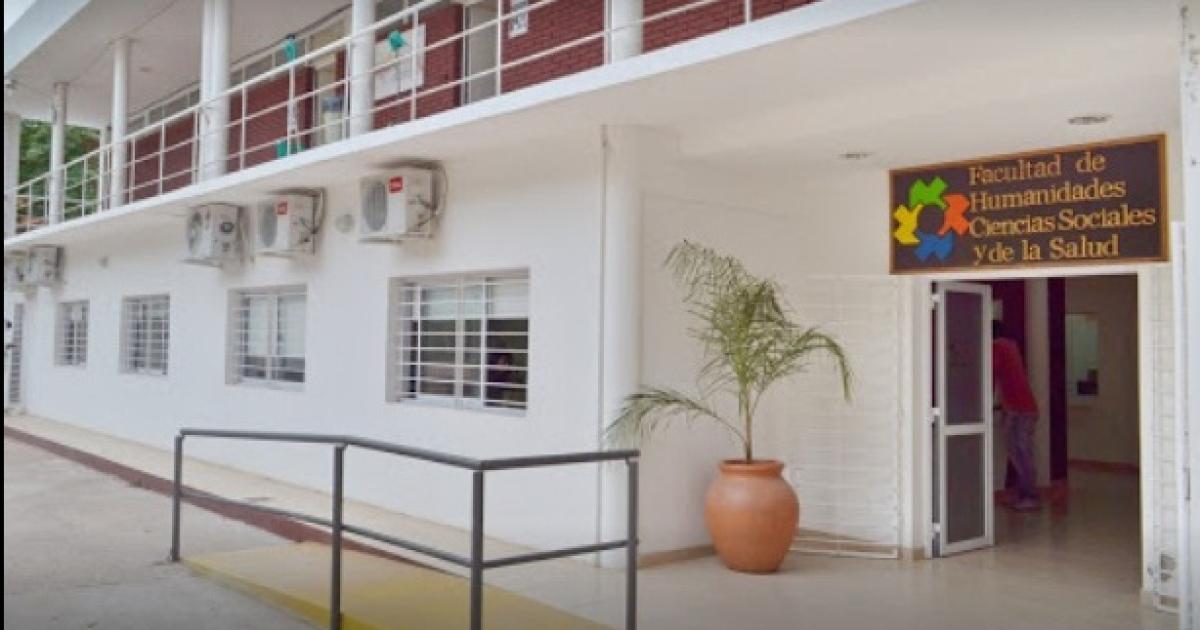 DIMENSIÓN Tiene ms de 10 mil alumnos