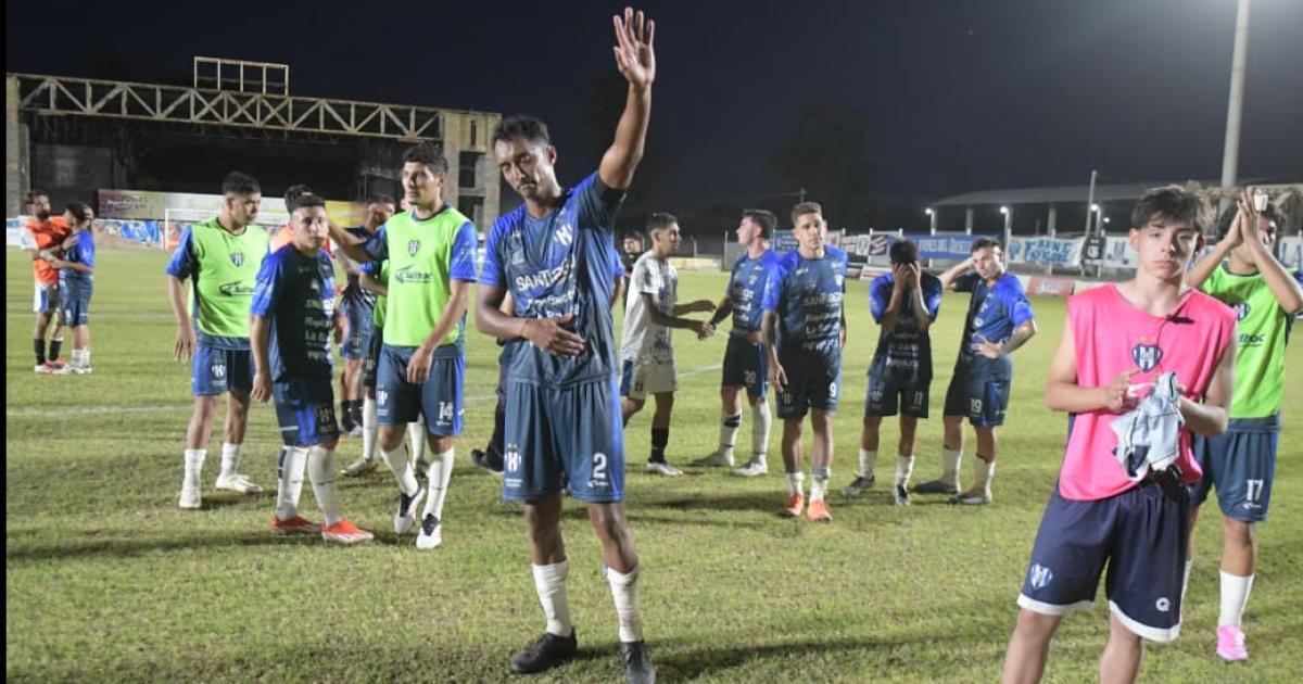 Sarmiento perdioacute 1 a 0 y se despidioacute de la Revaacutelida