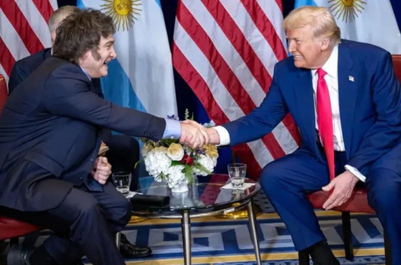 Javier Milei viaja a Estados Unidos junto a Luis Caputo y podriacutea cruzarse a Trump