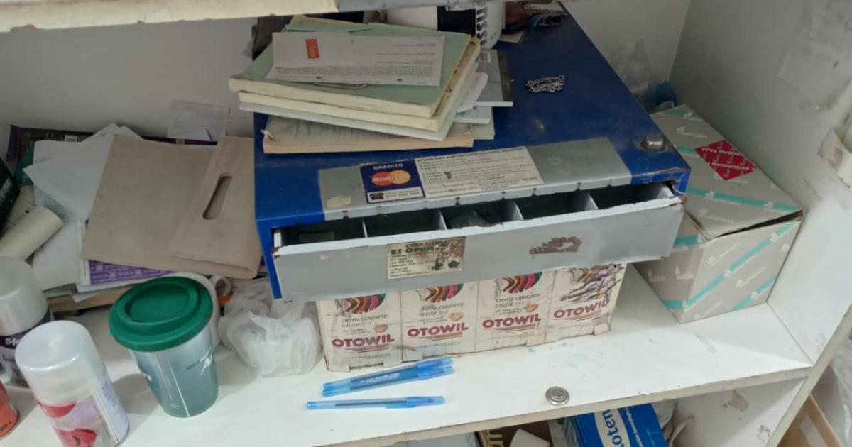 Entran a una conocida farmacia del centro santiaguentildeo causan dantildeos y se llevan 800000