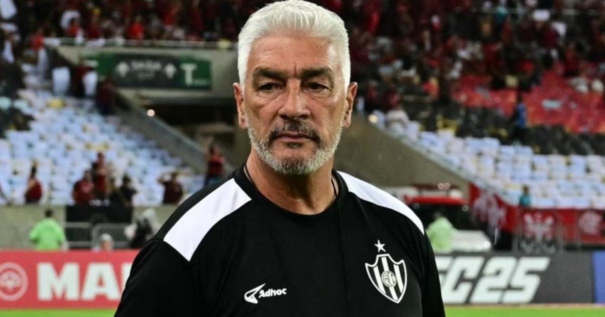 Tensioacuten en Central Coacuterdoba- el club respondioacute a las quejas de De Felippe por supuestos premios impagos