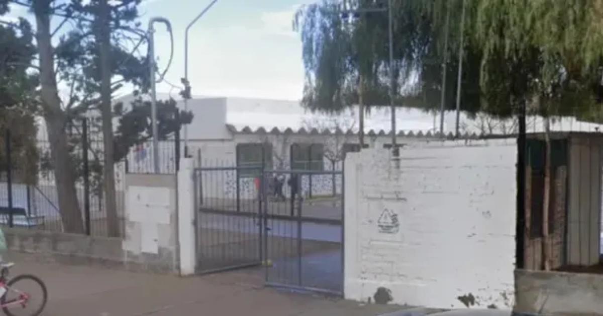 Maacutes violencia en la escuela- un padre golpeoacute al compantildeero de su hijo por un video de TikTok