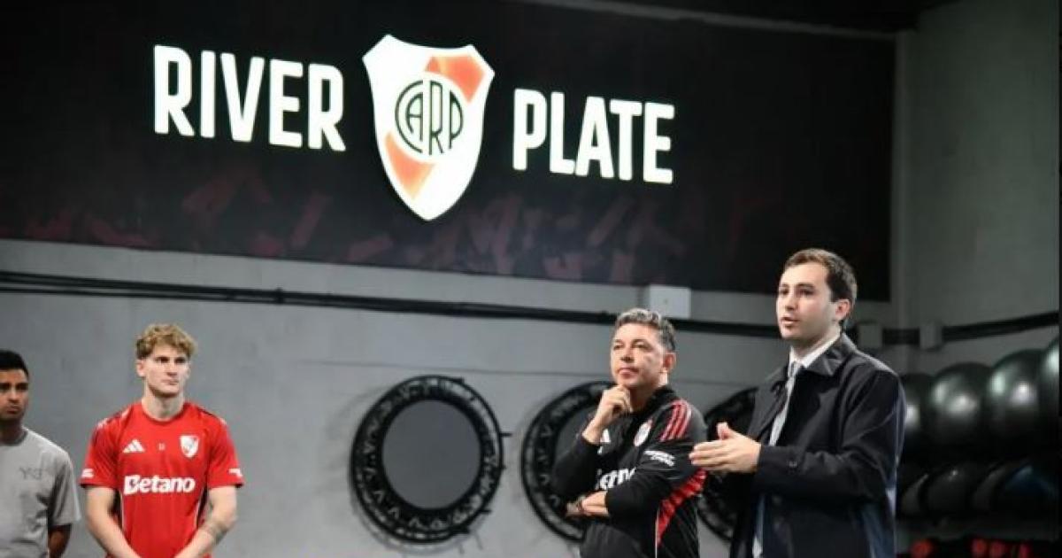 Di Carlo le dio todo su apoyo a Gallardo