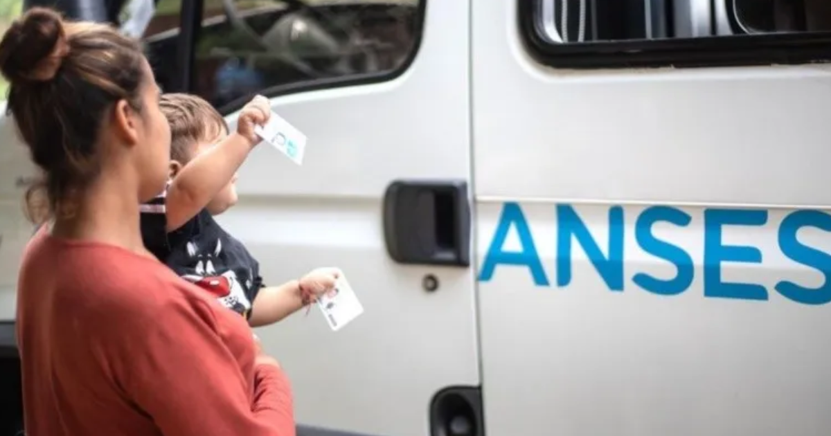 ANSES paga un extra de 80000 en noviembre 2025- quieacutenes lo cobran y cuaacutendo se acredita