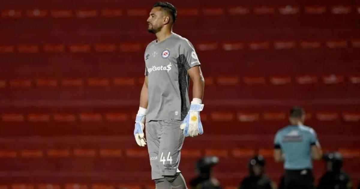 VIDEO- Romero se equivocoacute y le regaloacute el gol a Independiente Rivadavia