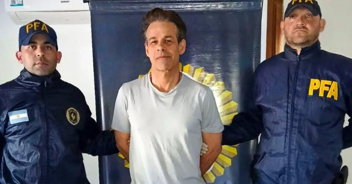 Extraditado- Fred Machado esposado y rumbo a Estados Unidos