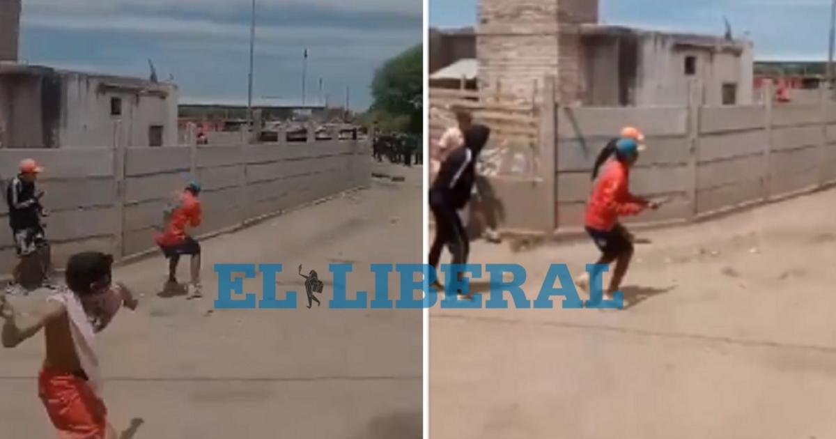 VIDEO Amigos del menor que fallecioacute al caer del techo balean a un policiacutea