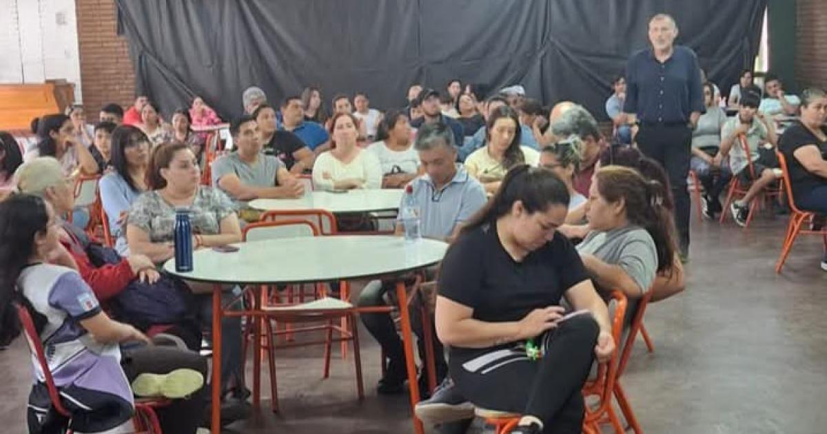 Reunioacuten de alumnos y profesores de colegios teacutecnicos y agroteacutecnicos en El Zanjoacuten