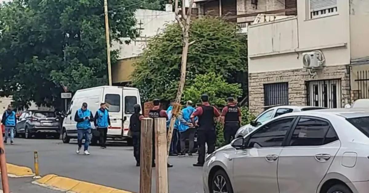 Horror- encuentran a madre e hija muertas en su casa y creen que fueron viacutectimas de un crimen