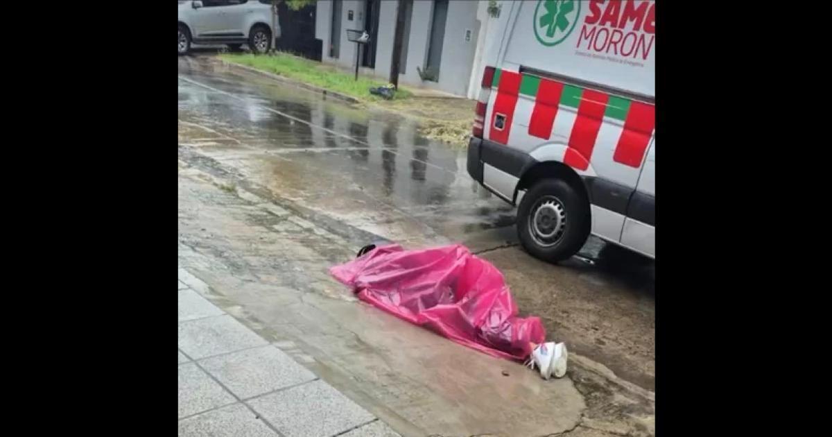 Terrible- comisario retirado matoacute a un motochorro adolescente que intentoacute robarle el auto