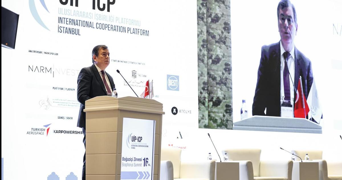 Zamora en Estambul- resaltoacute posibilidades de inversioacuten y comercio en Santiago y Norte Grande