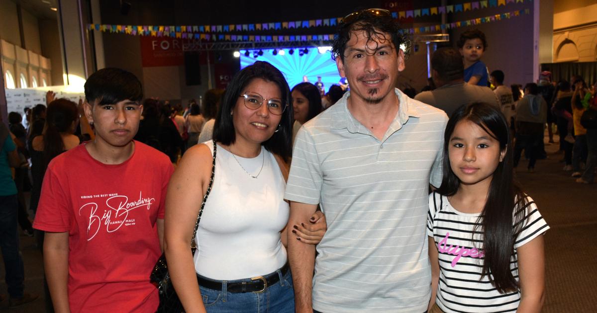 SE VIVIOacute LA FIESTA DE LA LUZ EN EL FOacuteRUM