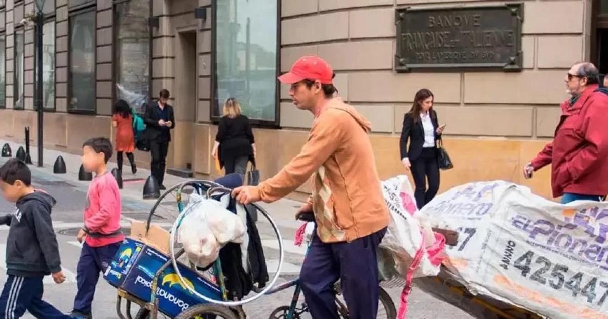 Informe- maacutes de la mitad de los argentinos ya son de clase baja