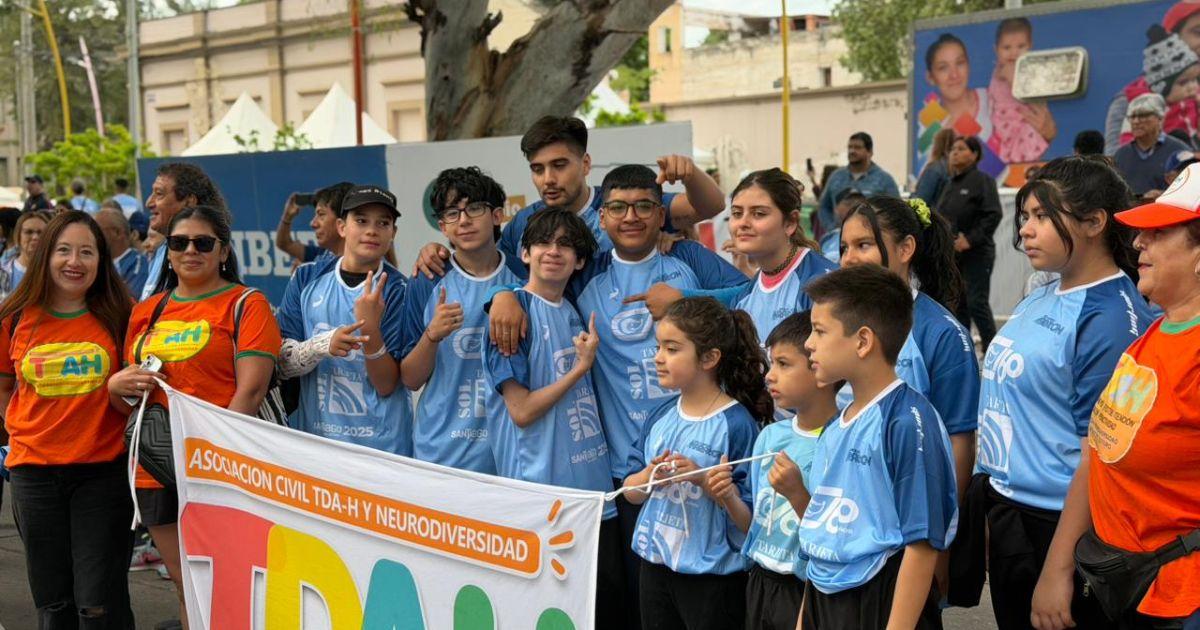 En fotos- la largada y el colorido de los atletas en el maratoacuten de El Liberal - Copa 60 Antildeos de Canal 7