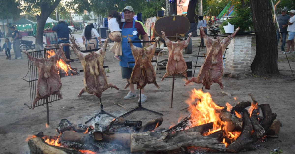 Quimiliacute- exitosa fue la 2ordf Fiesta del Cabrito y la Empanada Frita 2025