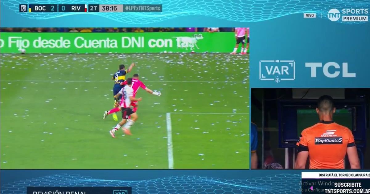 Poleacutemica en la Bombonera- el VAR le anuloacute un penal a Boca