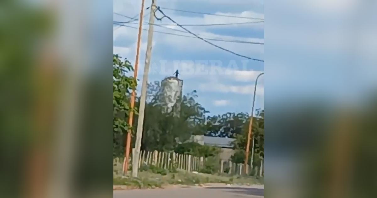 ESTREMECEDOR VIDEO Asiacute fue el momento en el que la joven se arroja desde un silo en Friacuteas