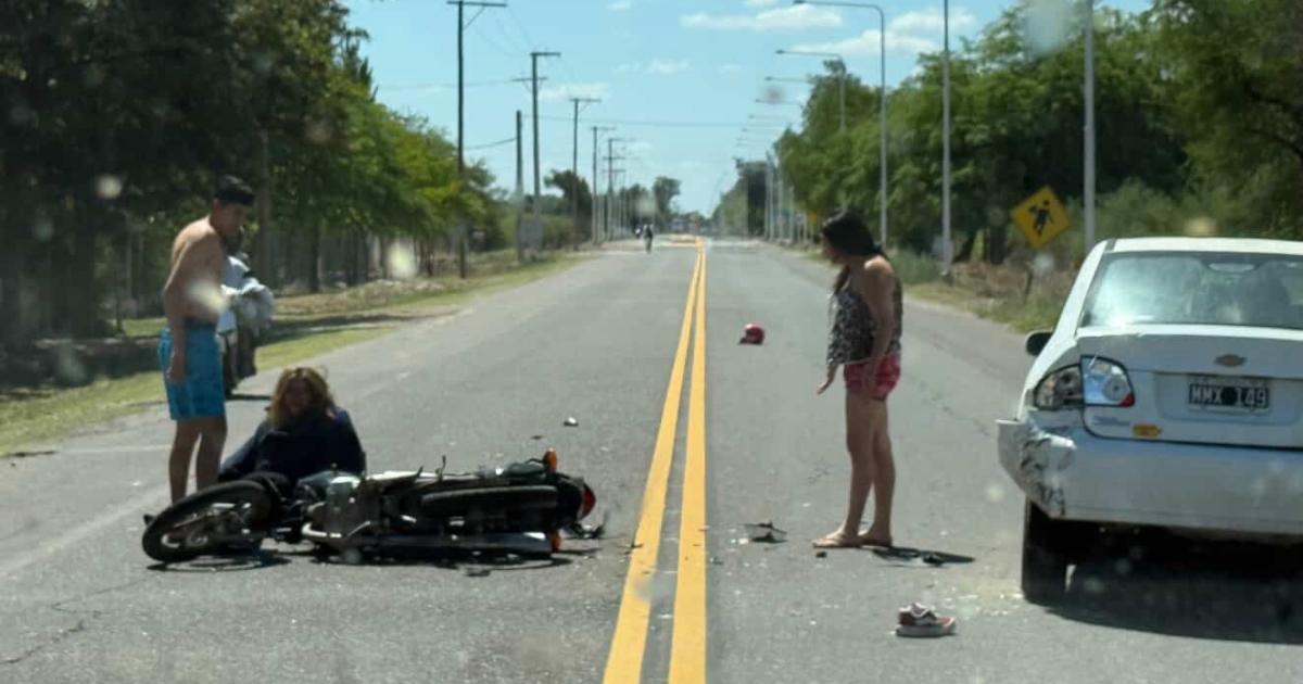 Chocoacute brutalmente a una motociclista y huyoacute- buscan al conductor del auto