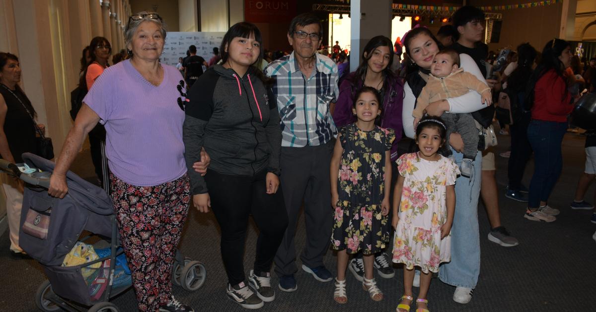 SE VIVIOacute LA FIESTA DE LA LUZ EN EL FOacuteRUM