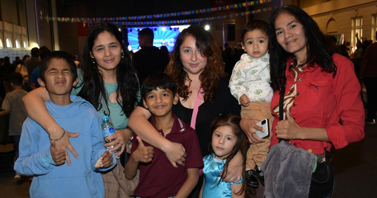 SE VIVIOacute LA FIESTA DE LA LUZ EN EL FOacuteRUM