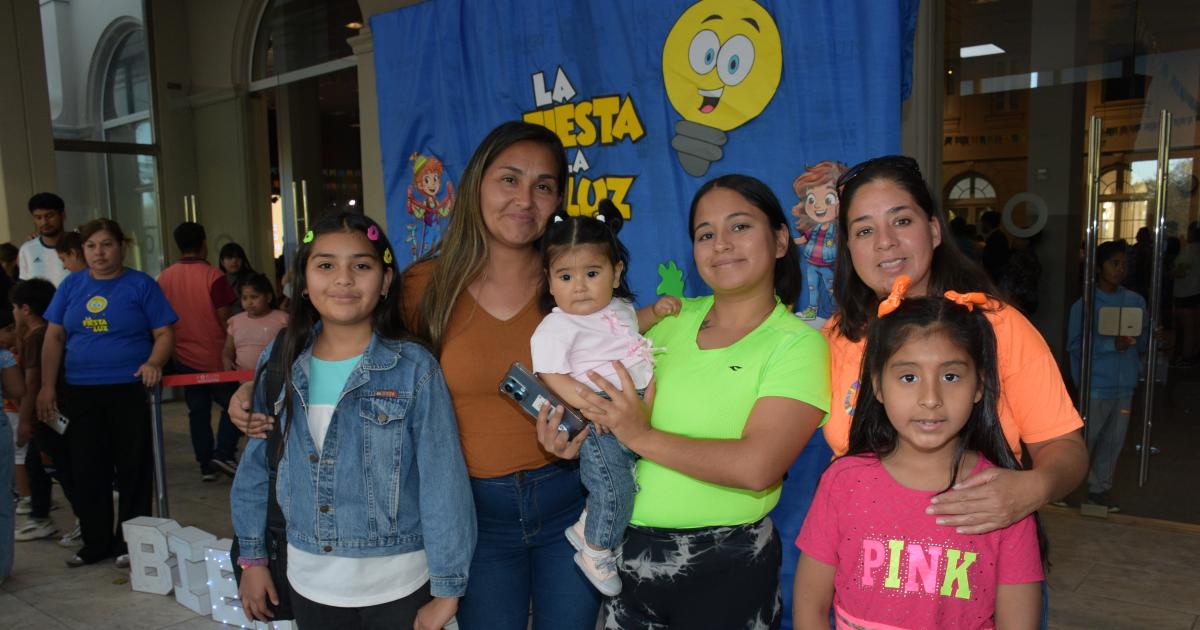 SE VIVIOacute LA FIESTA DE LA LUZ EN EL FOacuteRUM