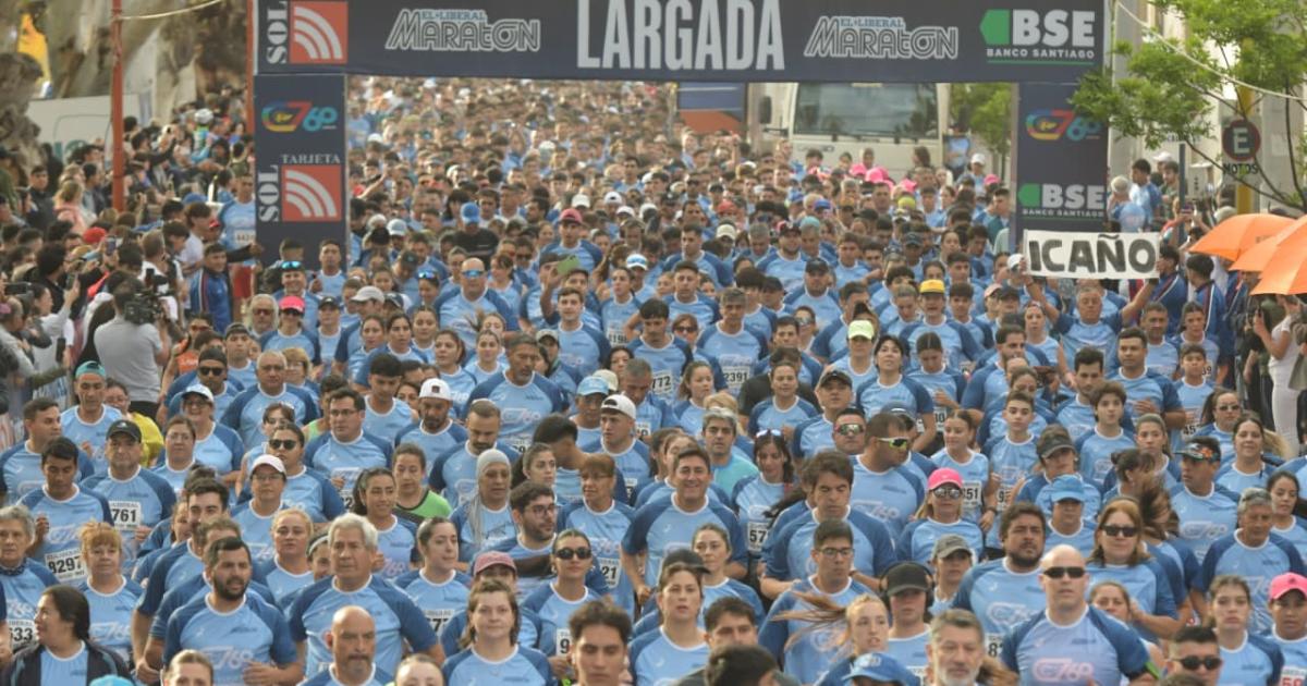 VIDEO  EL LIBERAL copoacute las calles de Santiago con su tradicional maratoacuten