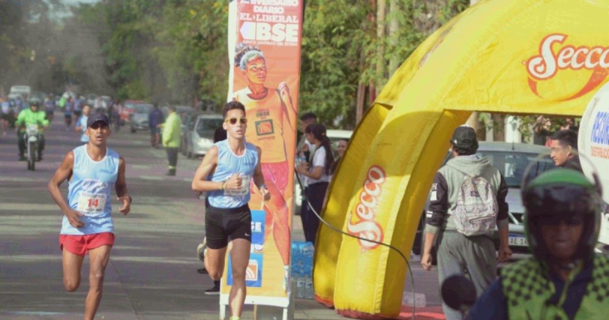 VIDEO  Miraacute tu paso por la Escuela Normal y por Avenida Alsina en el Maratoacuten de EL LIBERAL