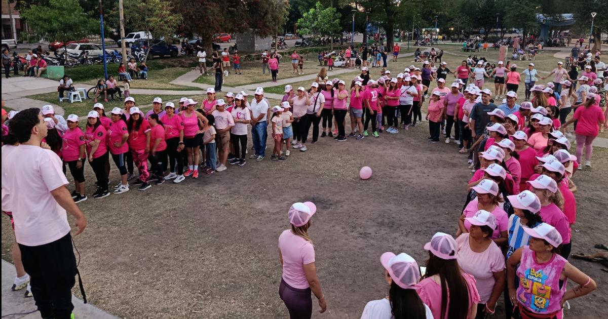 En una gran jornada el corazoacuten de los loretanos se vistioacute de rosa