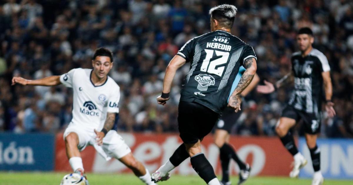 Central Coacuterdoba empatoacute en Mendoza y quedoacute a un paso de los octavos