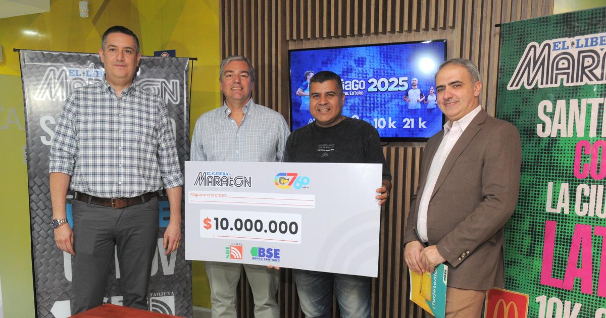 CEREMONIA César Javier Parodis ganador del sorteo de los  10 millones junto a Franco Parisini José Sebastin Conte y Luis Karam