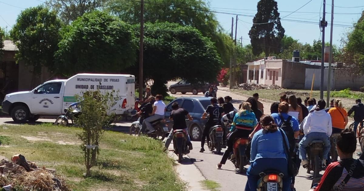 Muchos adolescentes y joacutevenes acompantildearon en el uacuteltimo adioacutes a Camila Barrera en Friacuteas