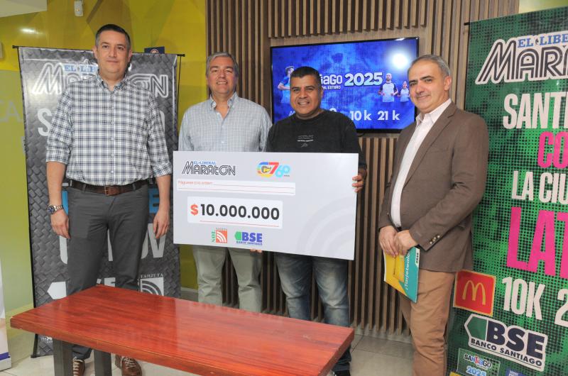 CEREMONIA César Javier Parodis ganador del sorteo de los  10 millones junto a Franco Parisini José Sebasti�n Conte y Luis Karam