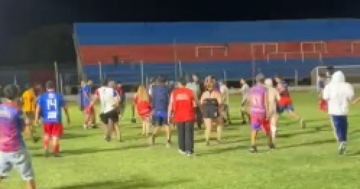 Partido de 8ordf divisioacuten entre Guumlemes y Mitre terminoacute en una dura batalla campal