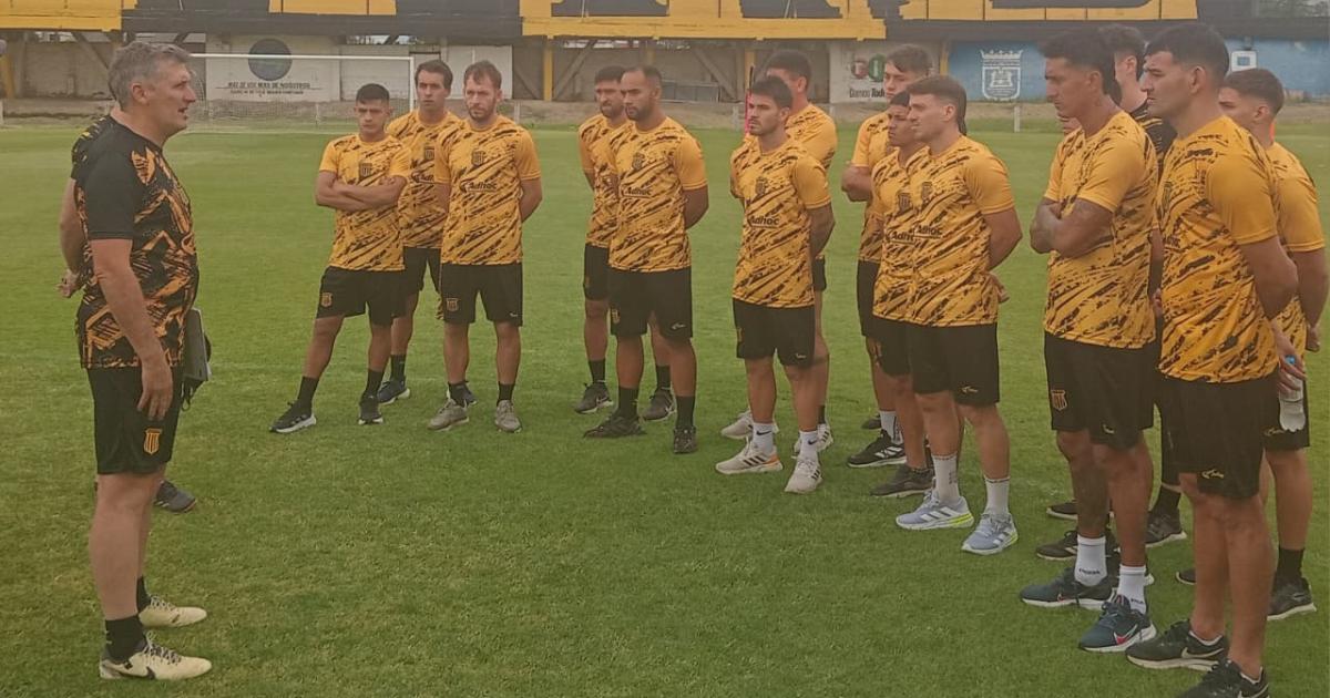 El DT se hizo cargo del equipo (Foto- Daniel Pérez  El Liberal)