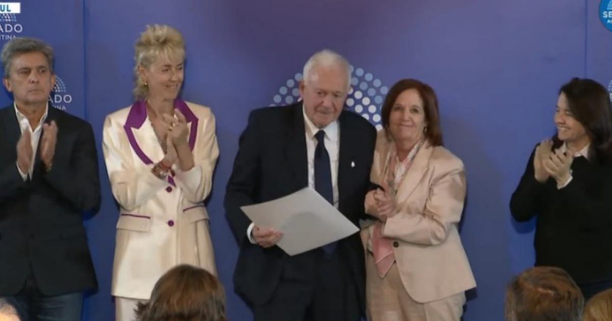 El Dr Hugo Pizzi fue homenajeado en el Senado de la Nacioacuten 