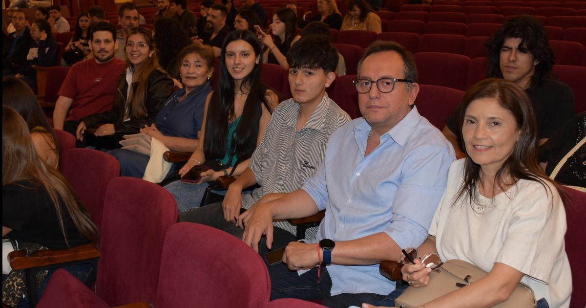 MASTER STROKE HIZO VIBRAR EL 25 DE MAYO