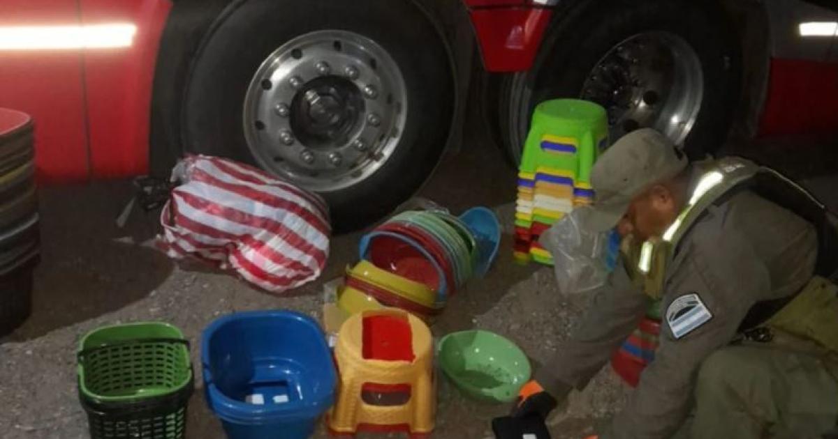 Descubren maacutes de 4 kilos de cocaiacutena ocultos en encomiendas durante un control en ruta