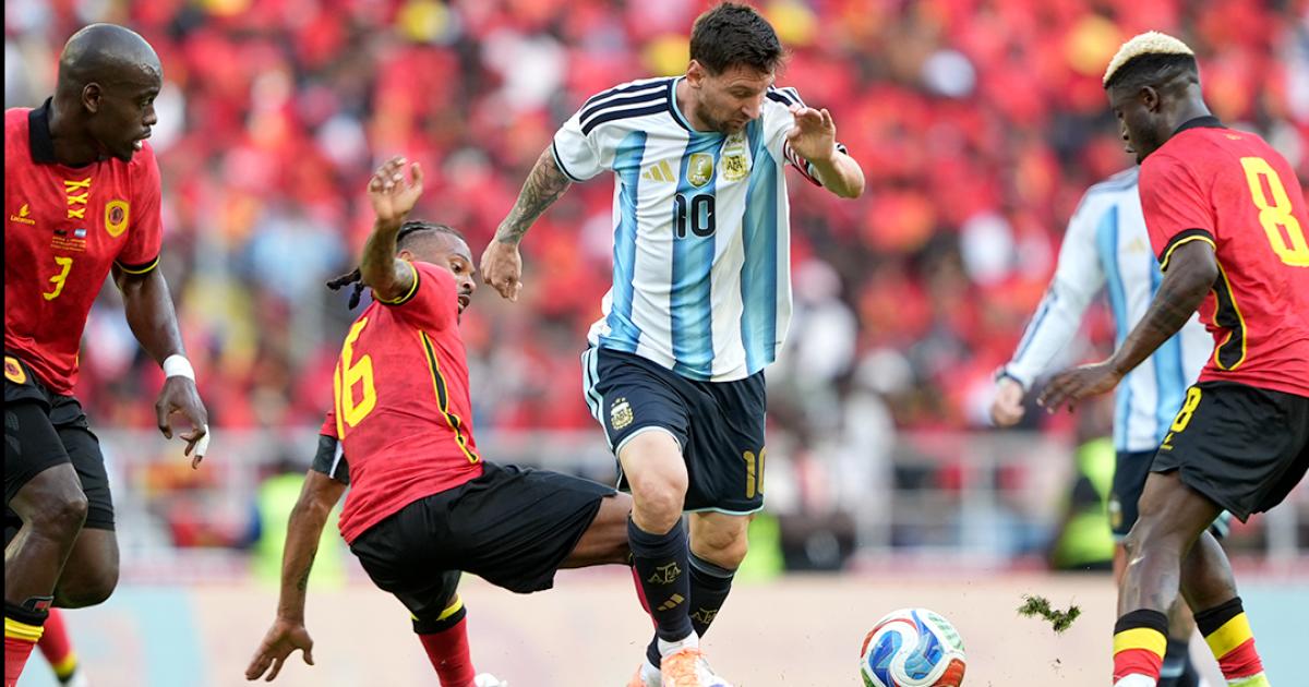 La Argentina cerroacute el antildeo con un triunfo y probando algunas variantes en el equipo