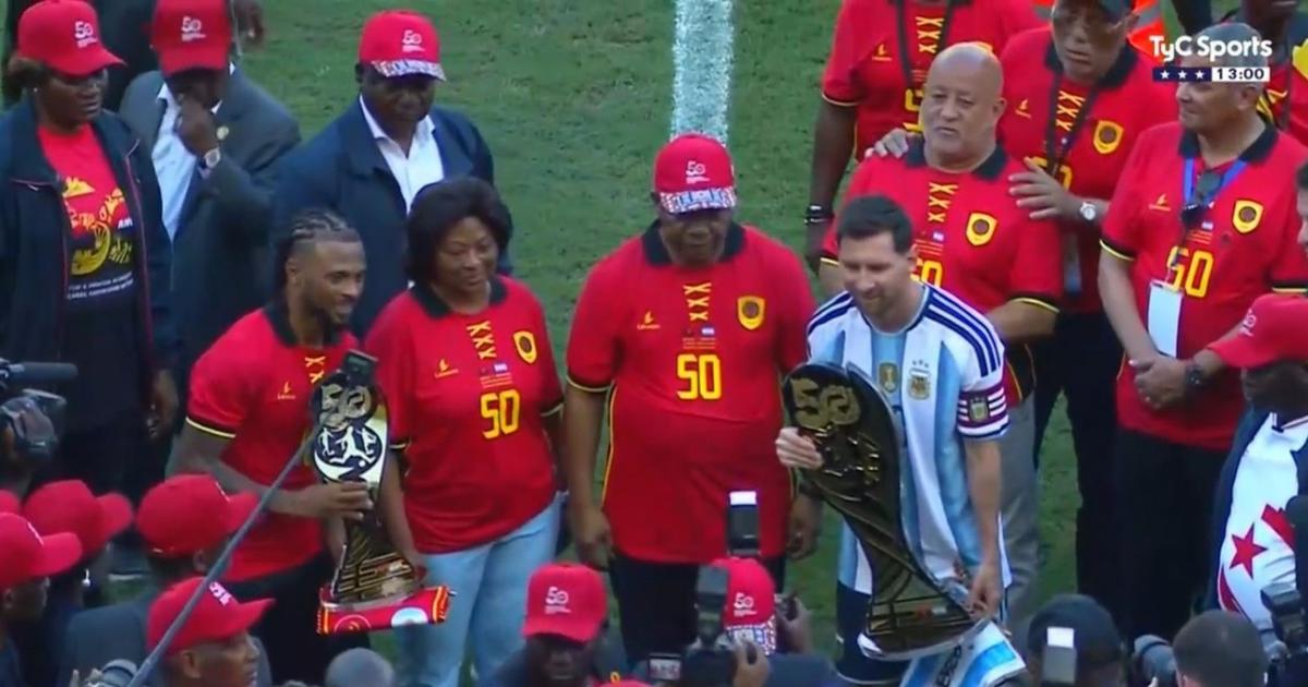 Argentina cerroacute el antildeo con triunfo- 2-0 a Angola con goles de Messi y Lautaro