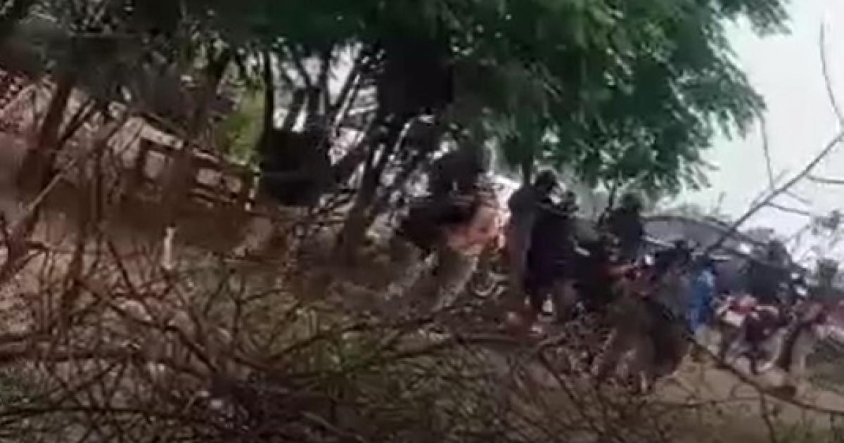 Operativo por drogas terminoacute en un violento enfrentamiento a tiros con seis policiacuteas heridos