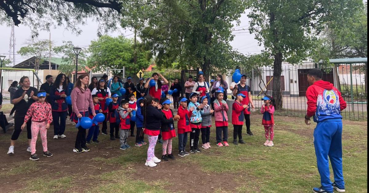 Caminata saludable en el barrio Tradicioacuten por el Diacutea Mundial de la Diabetes