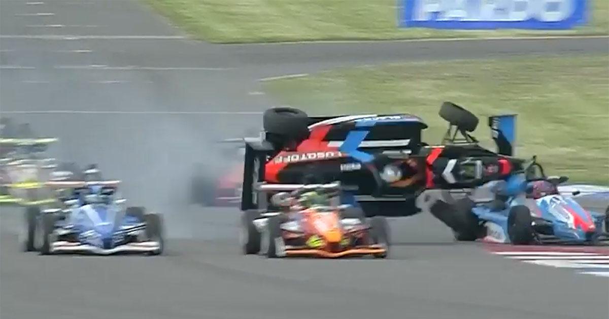 VIDEO- Escalofriante accidente en la Foacutermula 3 de Argentina