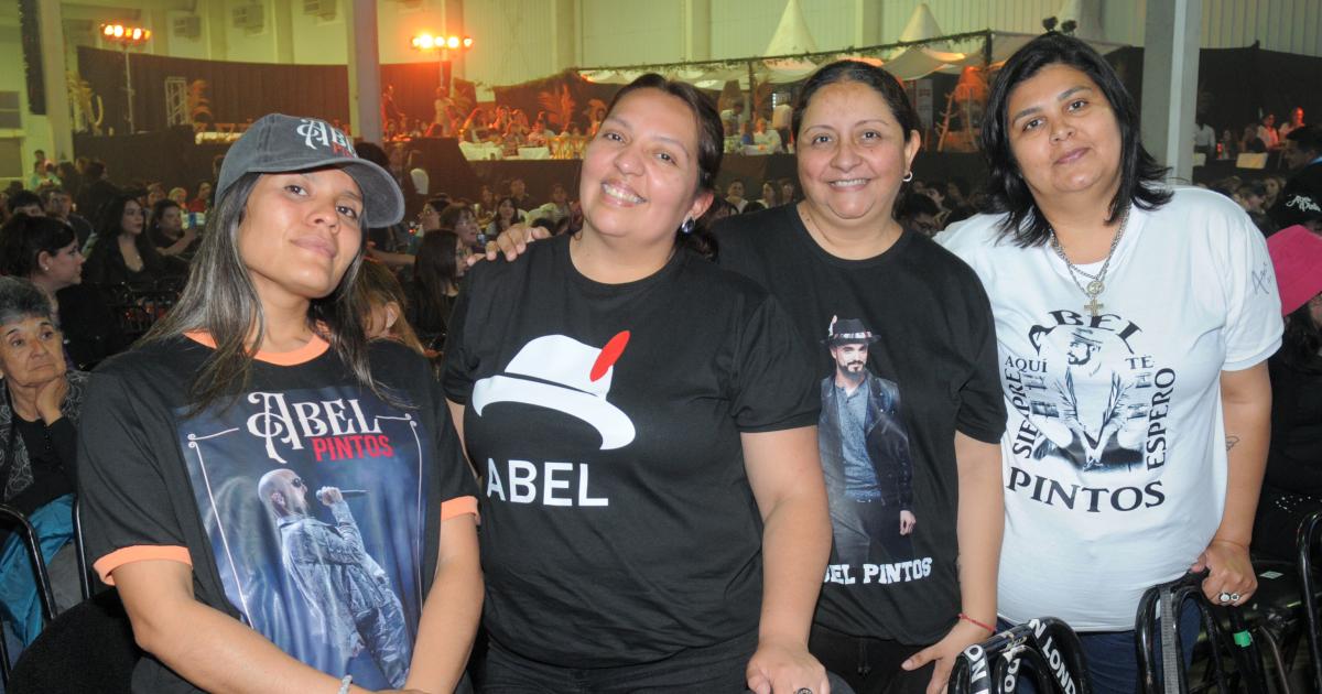 ABEL PINTOS DELEITOacute A LOS SANTIAGUENtildeOS