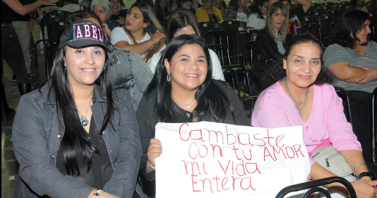 ABEL PINTOS DELEITOacute A LOS SANTIAGUENtildeOS