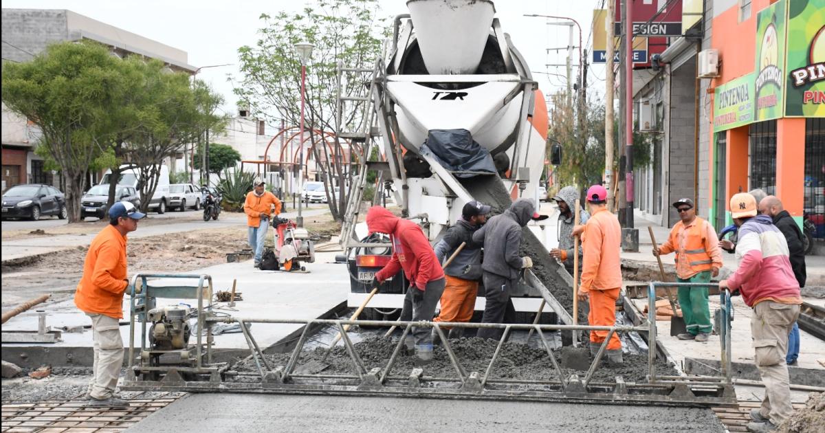 Repavimentacioacuten en avenida Coloacuten- restringen el cruce con Saacuteenz Pentildea y habraacute desviacuteos